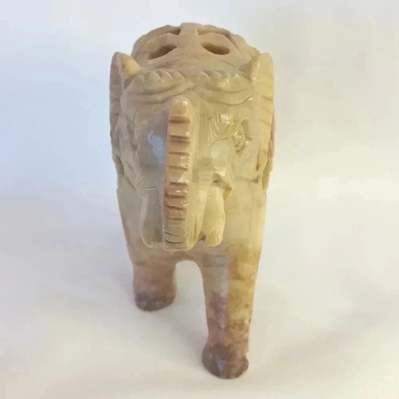 Hand carved elephant and baby - Picture 2 of 4